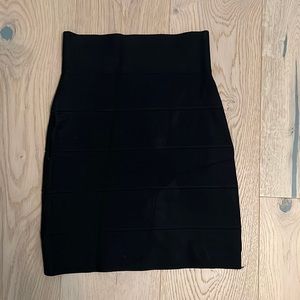 BCBG MAXAZRIA BLACK SKIRT